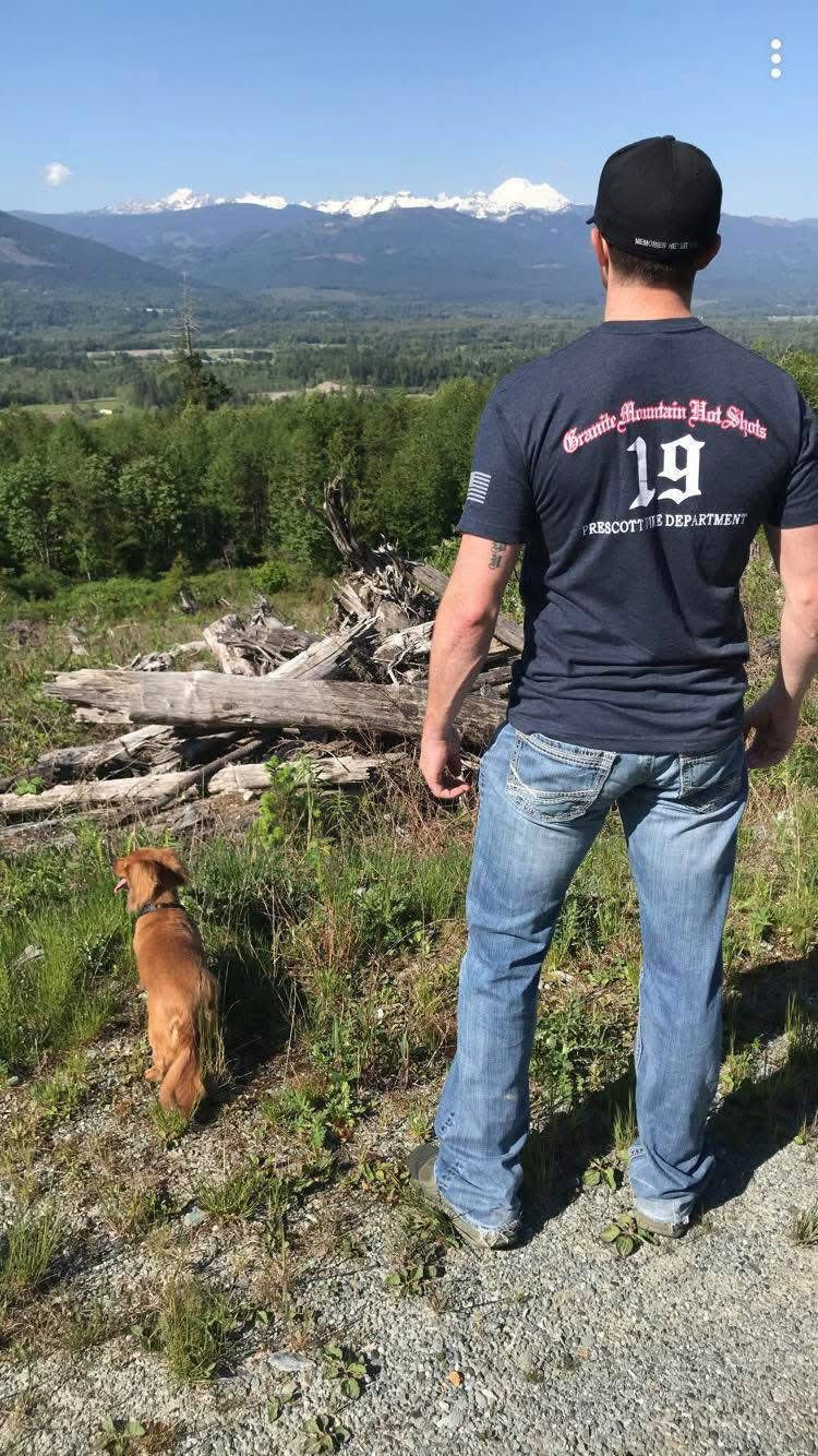 Navy 19 Granite Mountain Hot Shot - T-Shirt