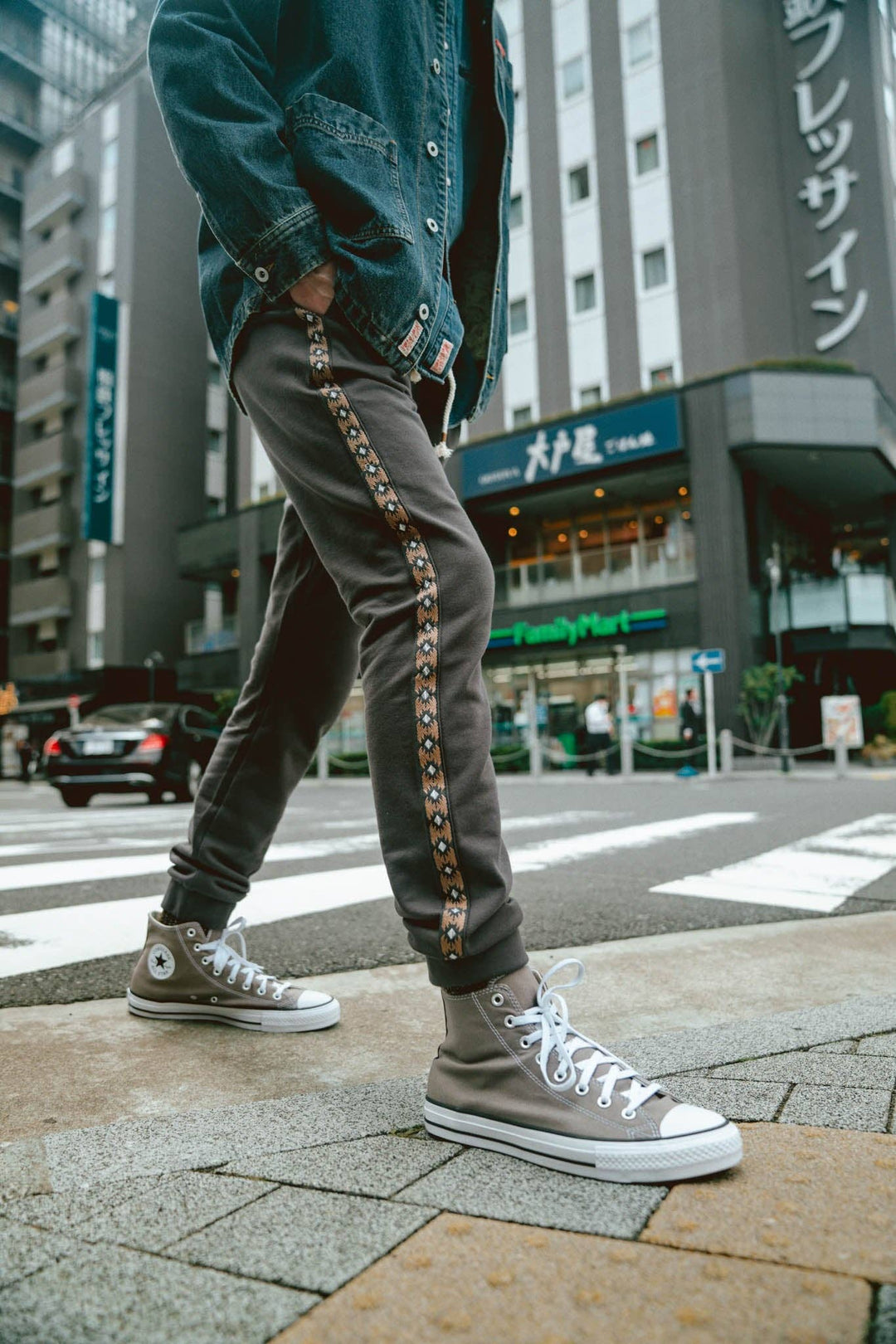 Sendero Joggers With Side Stripe