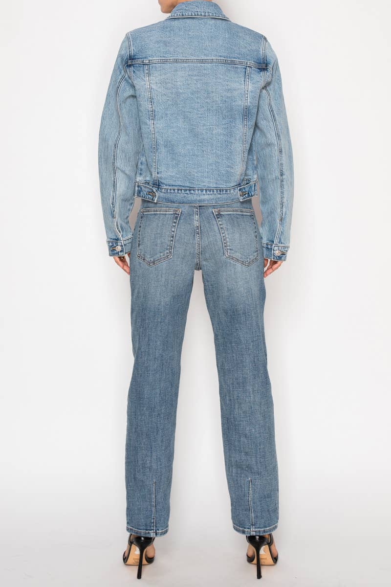 CLASSIC TRUCKER DENIM JACKET