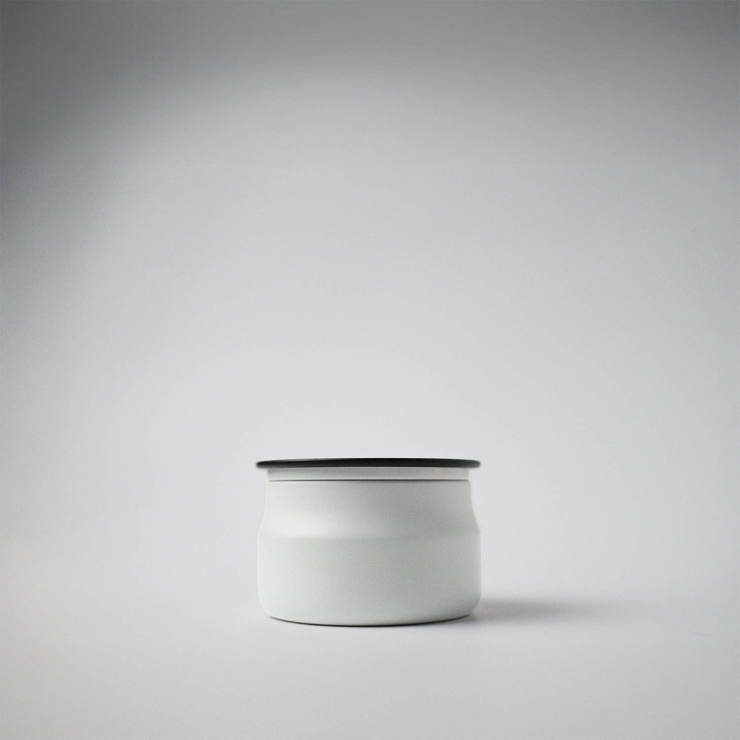 3.75 oz Traveler Tin Candle: Sweet Tobacco Leaves