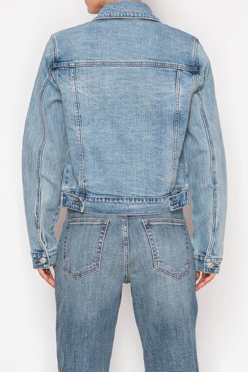 CLASSIC TRUCKER DENIM JACKET
