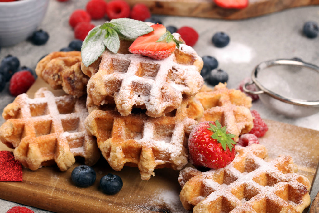 26 oz Farmhouse Jar Candle: Wildberry Waffles