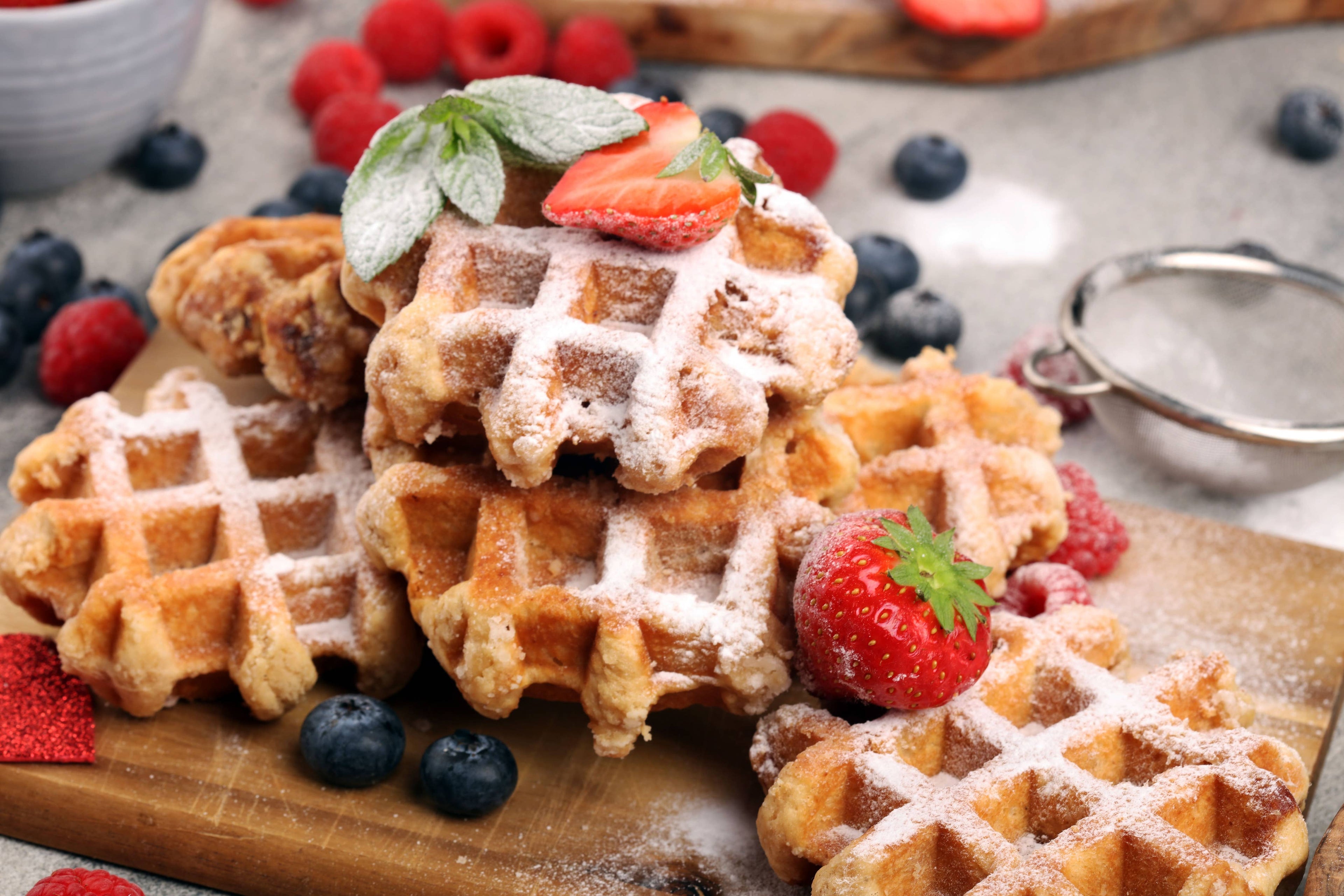 26 oz Farmhouse Jar Candle: Wildberry Waffles