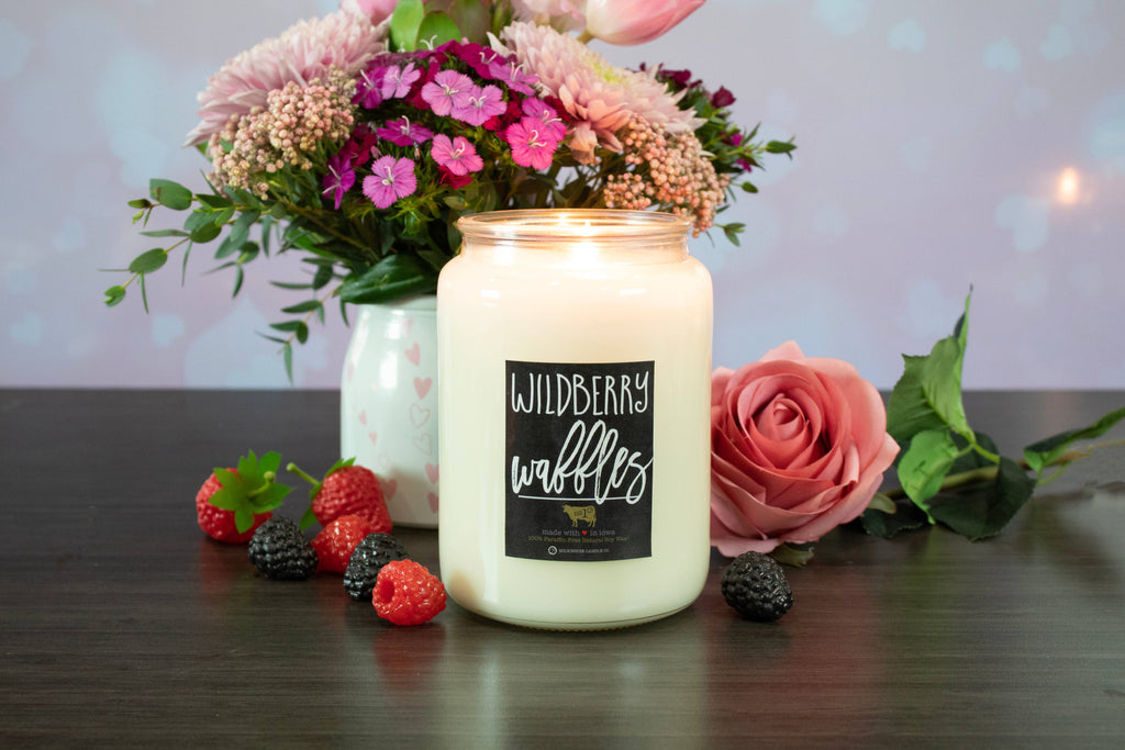 26 oz Farmhouse Jar Candle: Wildberry Waffles