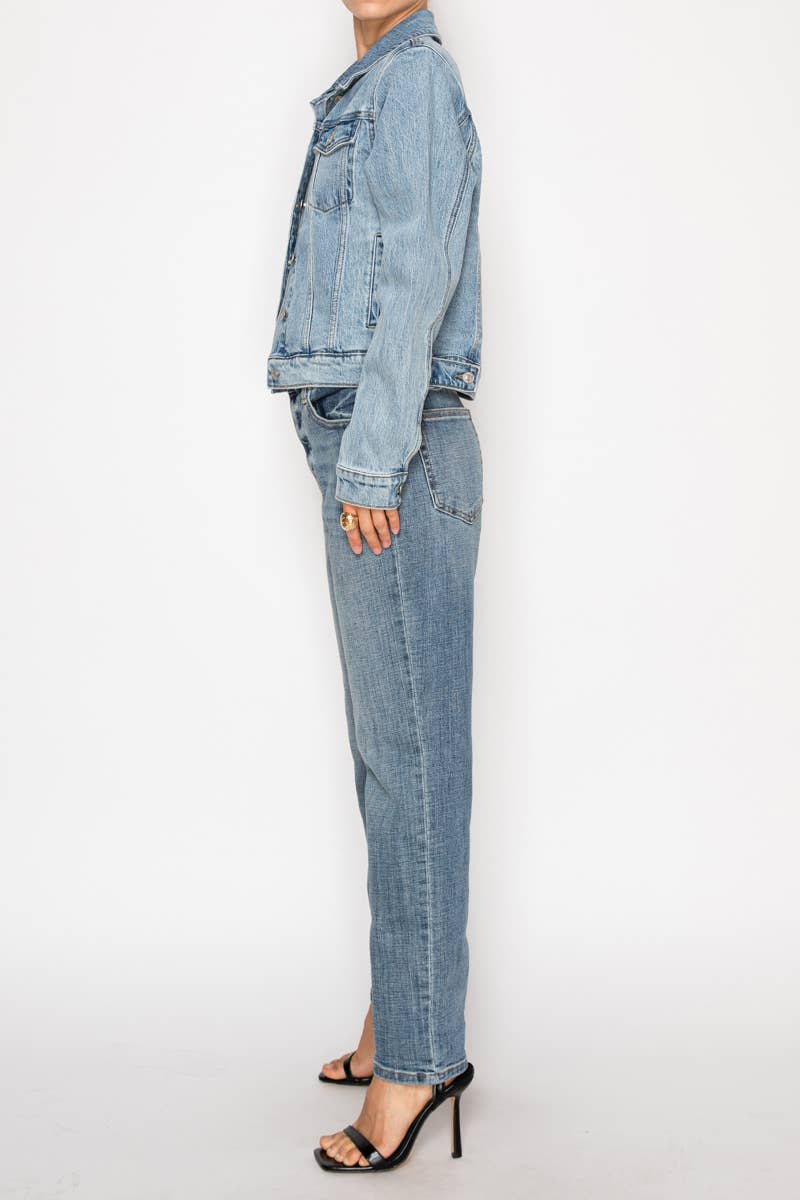 CLASSIC TRUCKER DENIM JACKET